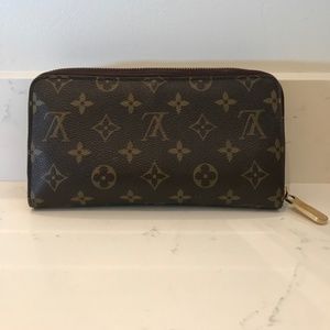 Louis Vuitton Zippy Wallet